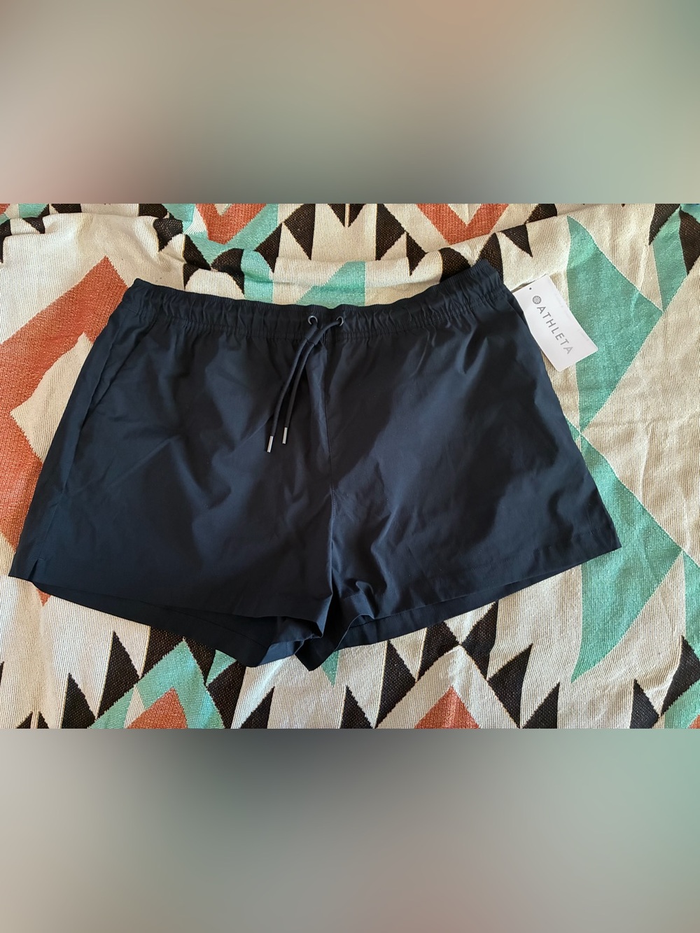 Size Extra Large Athleta Midday Mid Rise Poplin Shorts, black, hiking, new tags